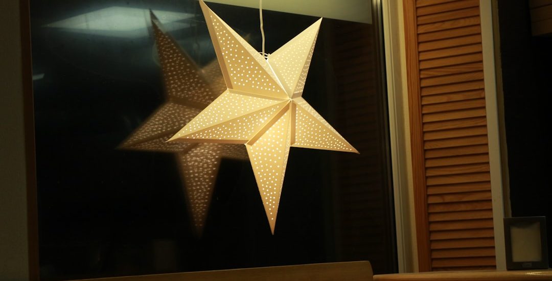 Photo Art Deco Style Star-Shaped Wall Lamp